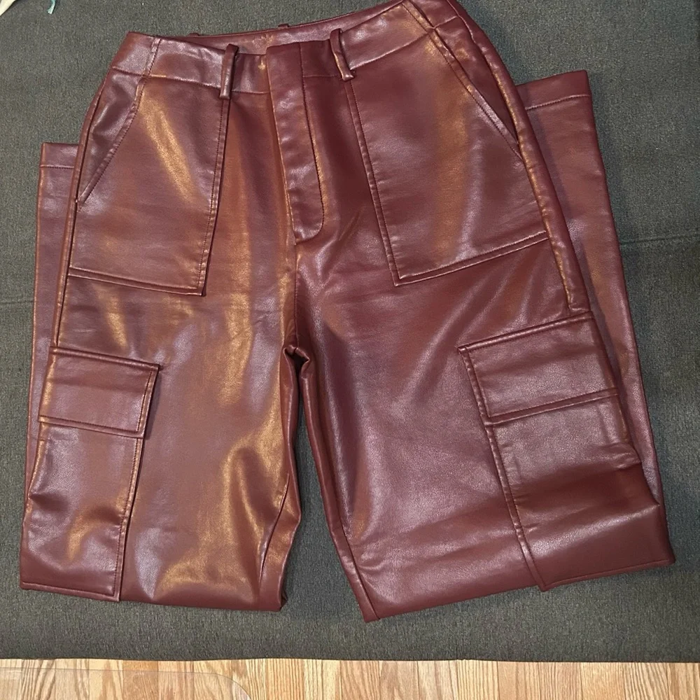 Faux leather maroon cargo pants - Picture 3 of 4
